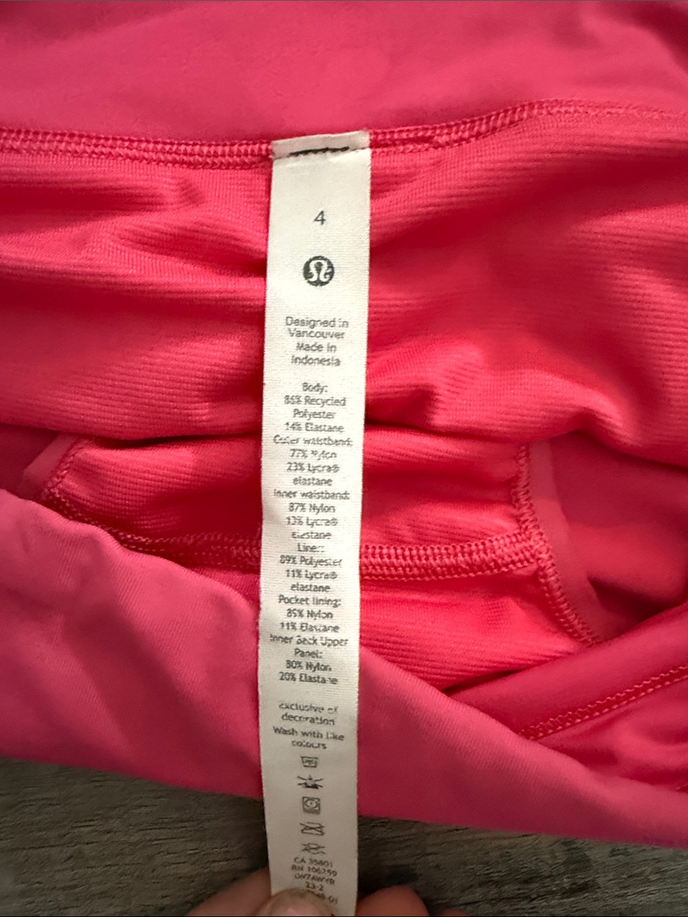 lululemon hotty hot shorts 2.5 inch - Picture 3 of 3